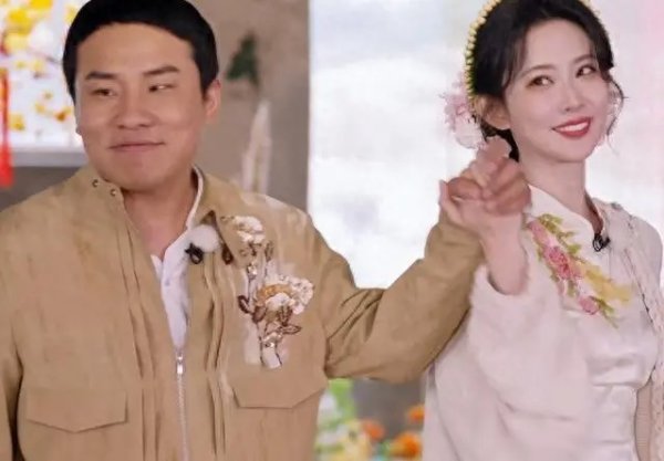 股票配资网 白鹿李昀锐《跑男》十指紧扣，孟子义偷看避嫌超有看点
